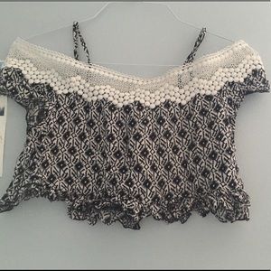LF Off the shoulder Crop Top